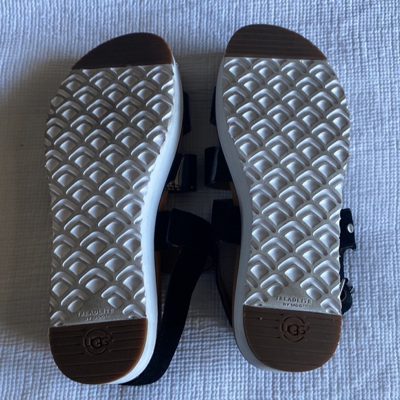 Ugg patent leather scrappy sandals size 8.5 - Picture 7 of 9